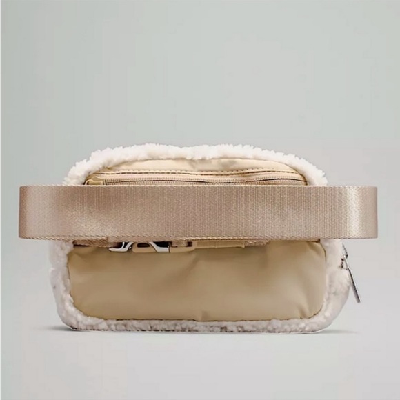 Lululemon Everywhere Belt Bag 1L *Fleece* - Picture 5 of 5